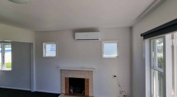 Large 5 bed, 2 lounge home, pets ok, fully fenced - Photo 1