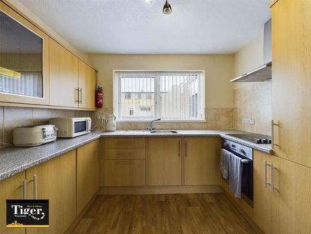 Rawcliffe Street, Blackpool, FY4 - Photo 2