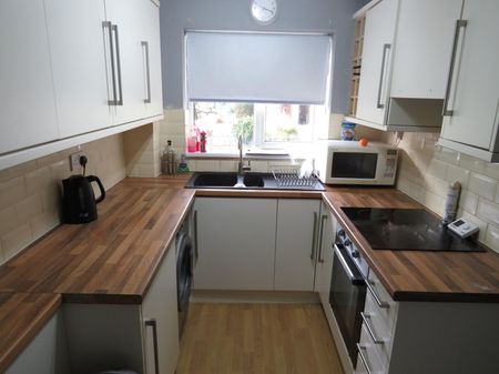 Kingsmere Close - Photo 4