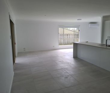 Spacious Three Bedroom Family Friendly Home Located in Mudgeeraba - Photo 3