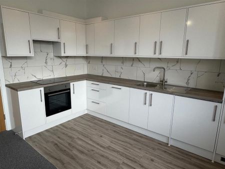 2 bedroom flat to rent - Photo 4