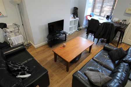 Wrangthorn Terrace, Hyde Park, LS6 1HH, Leeds - Photo 3
