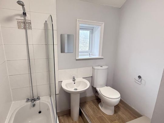 2 bedroom end of terrace house to rent - Photo 1