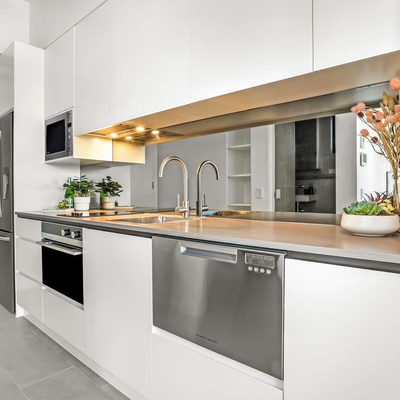 Ground Floor - As new studio in a small boutique complex - Photo 1