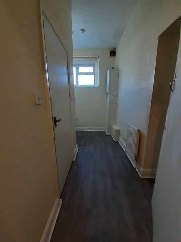 1 Bed Flat, Knightland Road, E5 - Photo 3