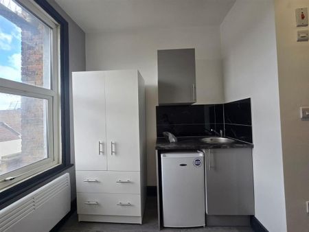 Studio to rent - Photo 2