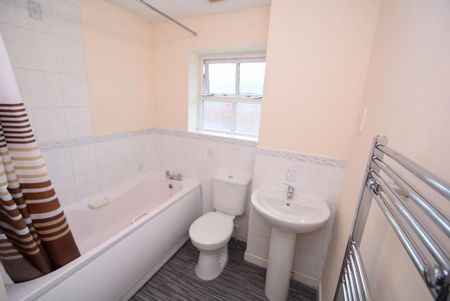 3 bedroom terraced house to rent - Photo 2