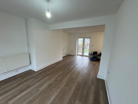 2 bedroom semi-detached house to rent - Photo 2