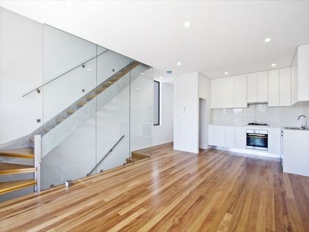 Modern three story terrace - Photo 3