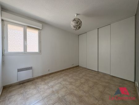 Location Appartement 3 pièces 64m² ST CYR SUR MER 83270 - Photo 2