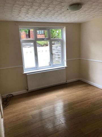 4 bedroom semi-detached house to rent - Photo 4