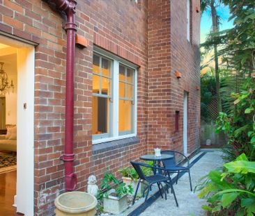 Elegant Garden Apartment - Unmatched Convenience & No Common Walls - Photo 5