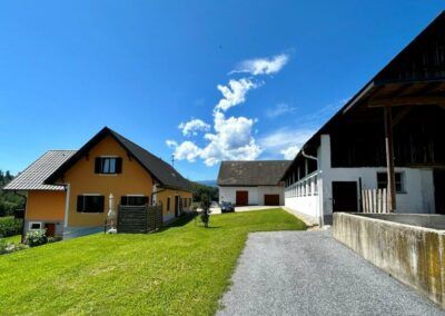 Großes Einfamilienhaus mit Nebengebäude in absoluter Ruhelage. - Photo 1
