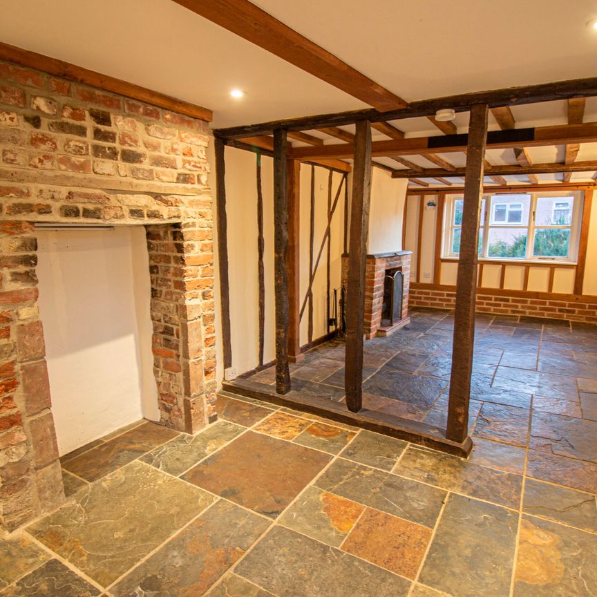 4 bedroom property with seperate annexe to let in Clare, Suffolk – ideal office/workspace - Photo 1