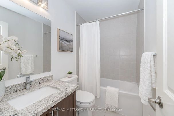 Condo Townhouse For Lease | W9246201 - Photo 1