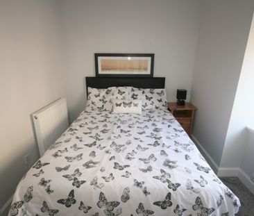 Stock St, Bright 1 Bed Furnished Apartment – Available 23/02/2026 - Photo 3