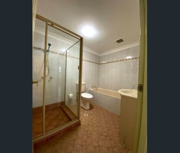 Renovated 3 bedrooms, double storeys apartment - Photo 5