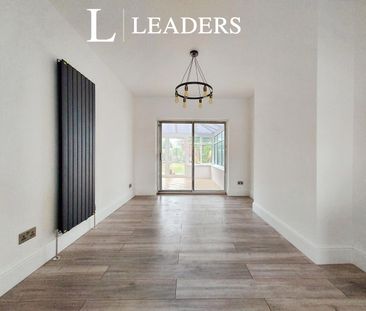 3 bedroom house to rent Parkstone Drive, SS2 - Photo 2