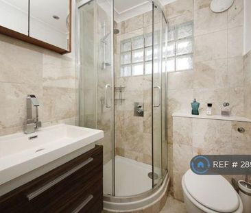 1 bedroom in a flat share to rent - Photo 2