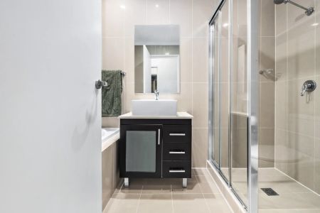 Modern, Private And Well Located 2 Bedroom Apartment - Photo 5