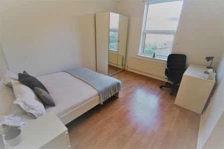 Flat 2, 22 Kelso Road, LS2 9PR, Leeds - Photo 4