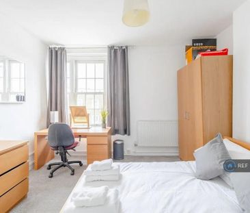 1 bedroom in a flat share to rent - Photo 1