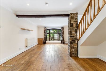 Park Terrace, Bolton - Photo 2