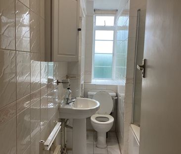 Studio Flat, Du Cane Court, SW17 - Photo 5