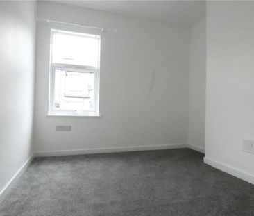 2 bedroom end of terrace house to rent - Photo 1
