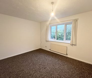 Meadow Drive, Bath - Photo 2