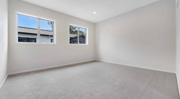 Charming 2-Bedroom Townhouse in Otara - Photo 1