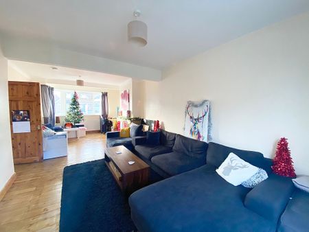 3 Bed Semi-Detached House- TO LET- Pinner HA5 - Photo 4