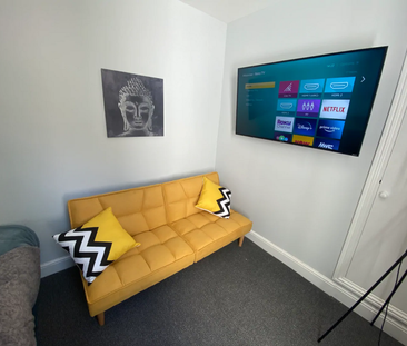 1 bedroom in a house share to rent - Photo 1