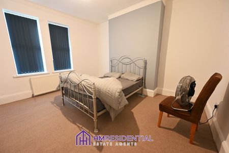 Spacious 3-Bedroom Flat to Rent – Wingrove Gardens, Fenham – £1000 PCM Available Now - Photo 2