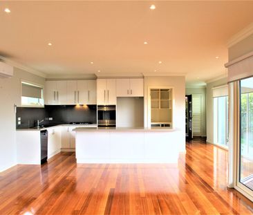 Modern Comfort Meets Effortless Living - Photo 3