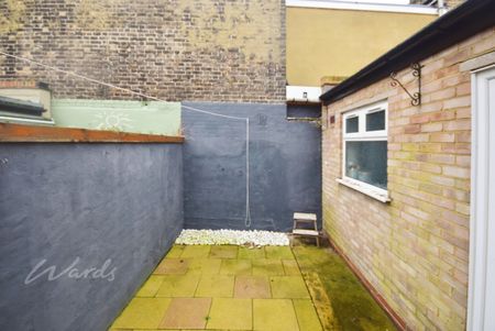 2 bedroom terraced house to rent - Photo 2