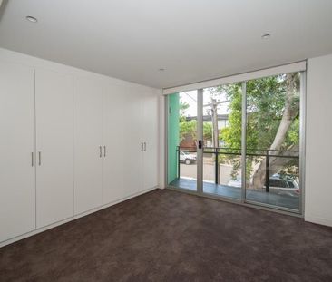 DESIGNER FIVE BEDROOM BOUTIQUE TERRACE ON LONG OR SHORT LEASE! - Photo 4