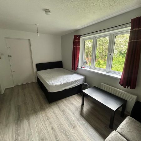 Studio to rent - Photo 3