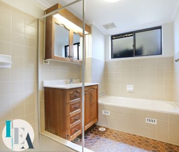 Ground floor two bedroom unit - Photo 4