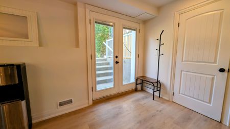 For Lease - 3239 Cove Avenue, Innisfil, Ontario - Photo 3