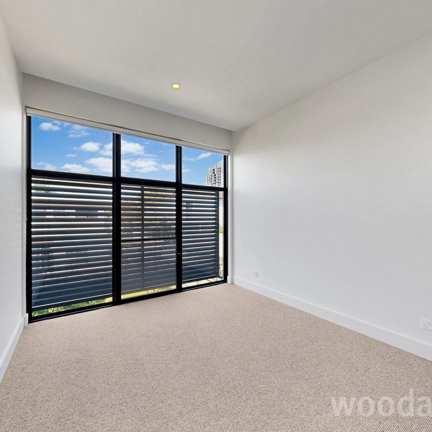 A Masterclass in Contemporary Elegance – Brand New Architecturally Designed 2 Bedroom Townhouse - Photo 1