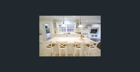 Stunning Low Maintenance Family Home - Photo 2