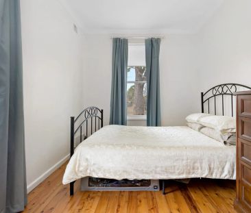 CHARMING 2 BEDROOM HOME - Photo 2