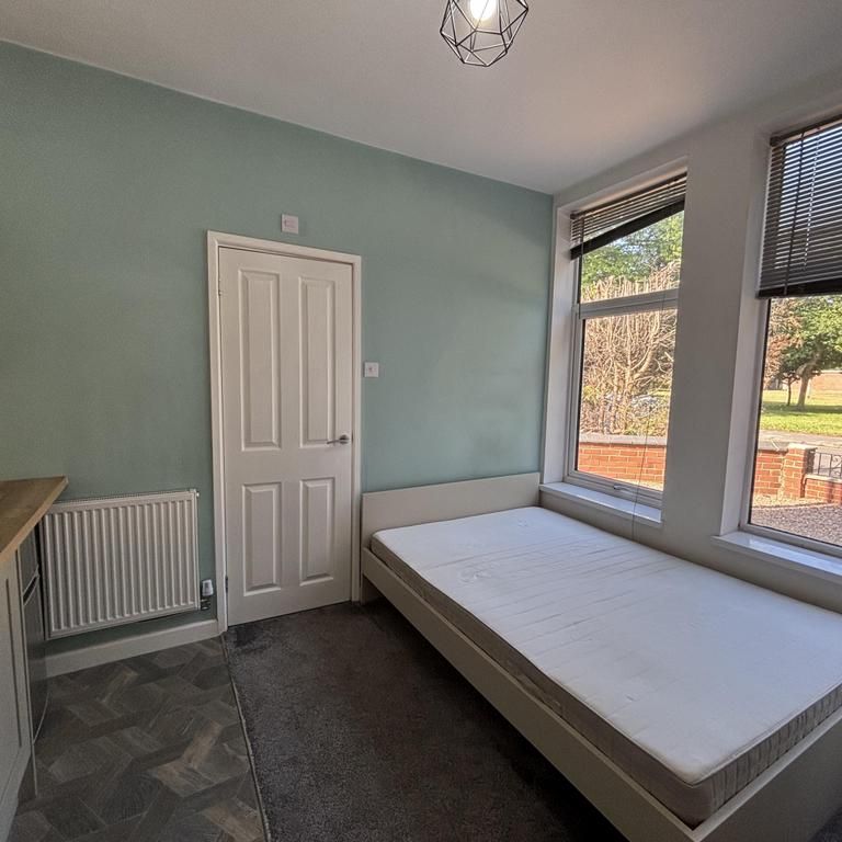 1 bedroom in a house share to rent - Photo 1