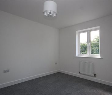 4 bedroom end of terrace house to rent - Photo 1