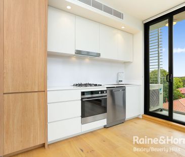 Modern one bedroom apartment with entertainer's balcony & secure pa... - Photo 2