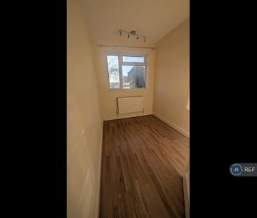 2 bedroom maisonette to rent - Photo 4