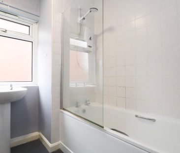 4 bedroom detached house to rent - Photo 2