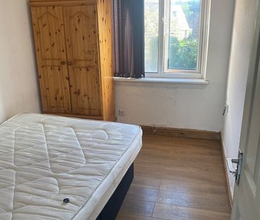 1 Bed Flat, Warwick Road, B27 - Photo 2