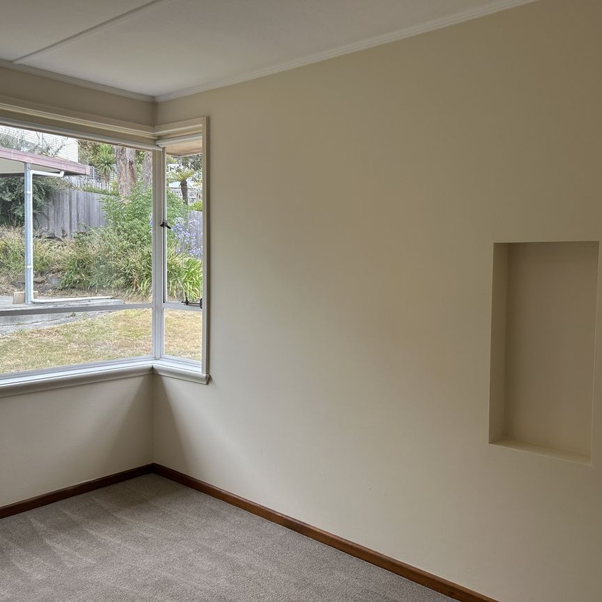 Sunny Three Bedroom Home - Photo 1